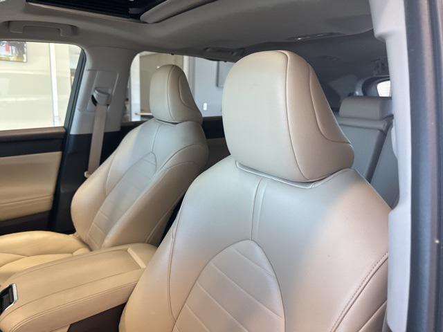 used 2022 Toyota Highlander car, priced at $39,815