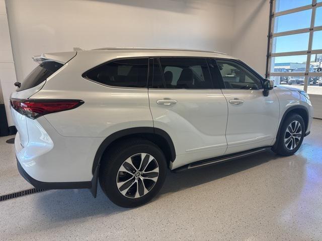 used 2022 Toyota Highlander car, priced at $39,815