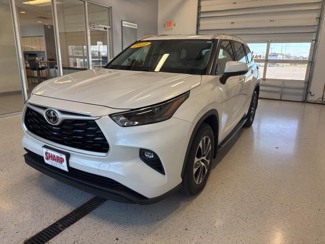 used 2022 Toyota Highlander car, priced at $39,815