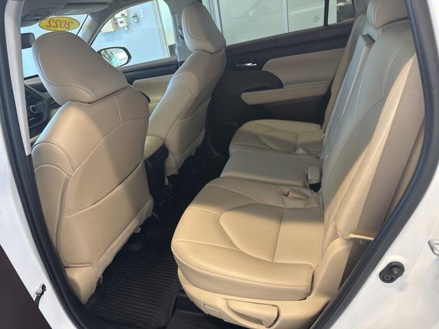 used 2022 Toyota Highlander car, priced at $39,815