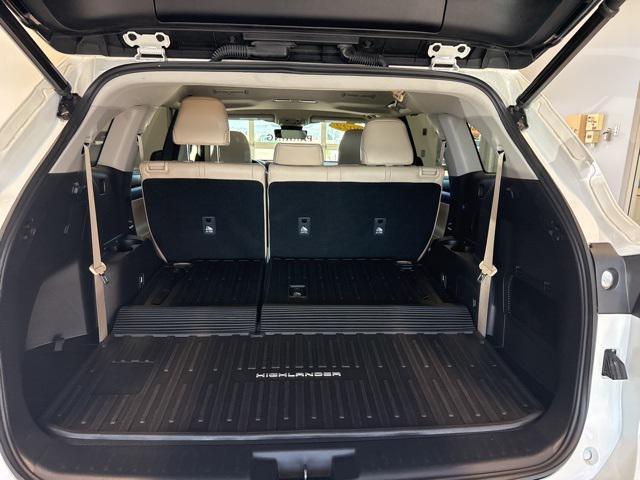 used 2022 Toyota Highlander car, priced at $39,815