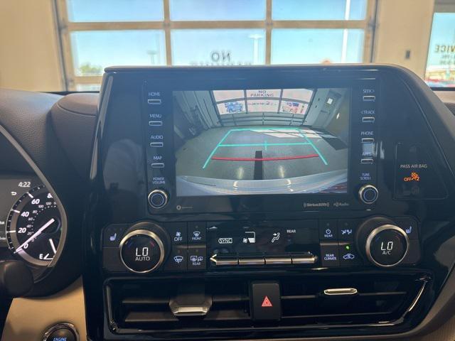 used 2022 Toyota Highlander car, priced at $39,815