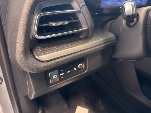 new 2025 Chevrolet Traverse car, priced at $44,886