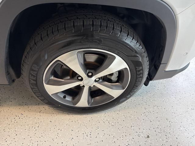 used 2021 Jeep Cherokee car, priced at $22,890