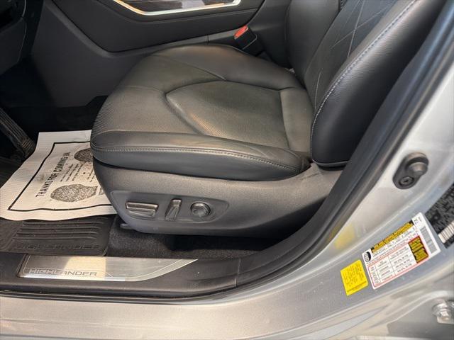 used 2024 Toyota Highlander car, priced at $48,990