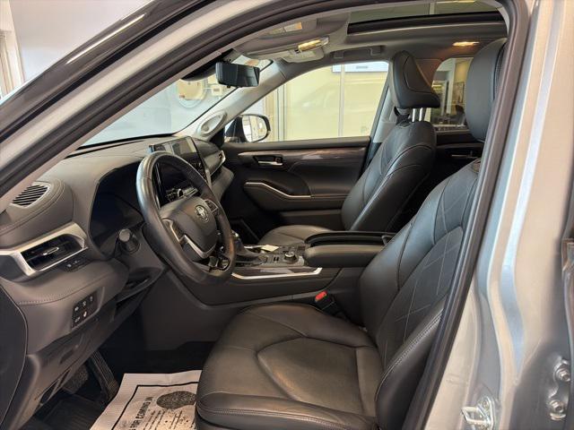 used 2024 Toyota Highlander car, priced at $48,990