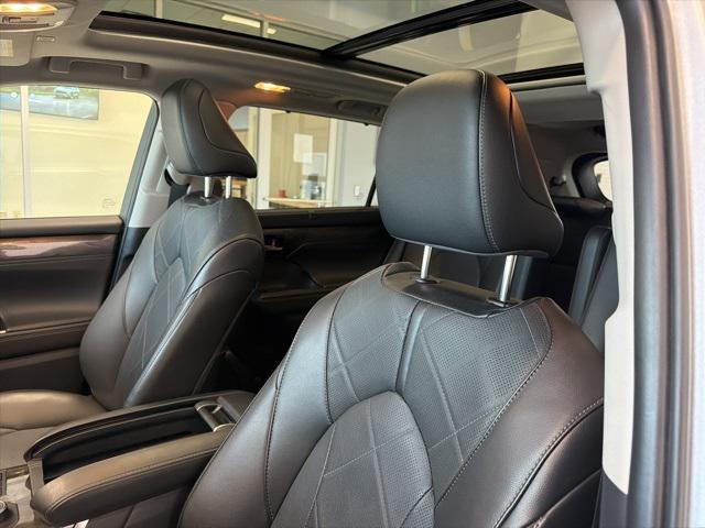 used 2024 Toyota Highlander car, priced at $48,990