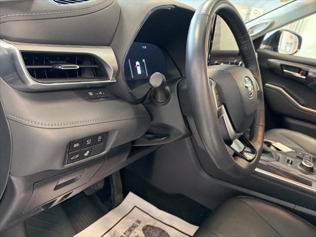used 2024 Toyota Highlander car, priced at $48,990