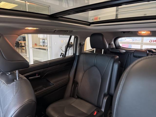 used 2024 Toyota Highlander car, priced at $48,990