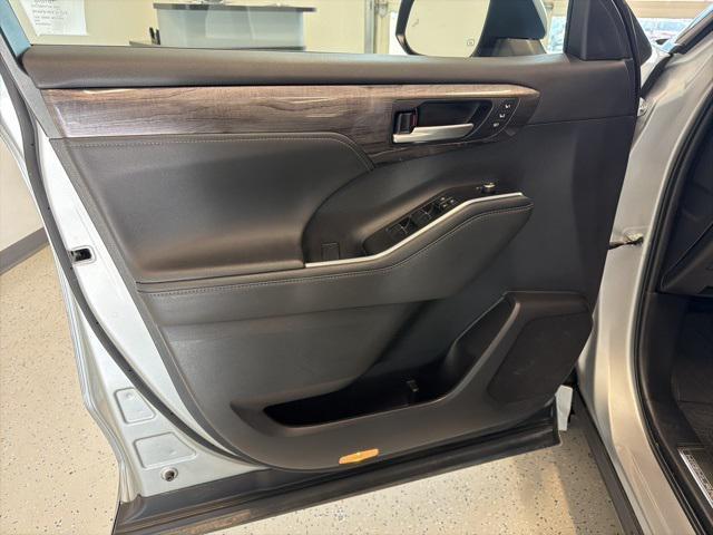 used 2024 Toyota Highlander car, priced at $48,990