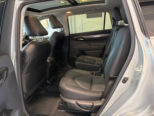 used 2024 Toyota Highlander car, priced at $48,990
