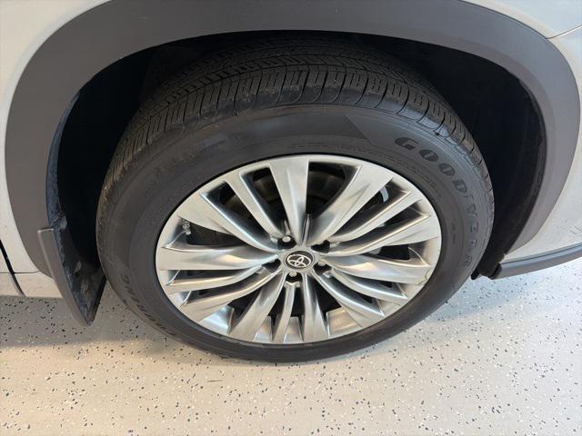 used 2024 Toyota Highlander car, priced at $48,990