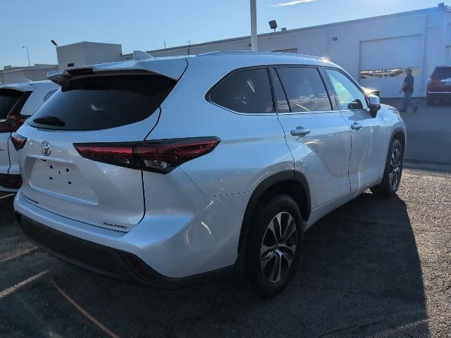 used 2022 Toyota Highlander car, priced at $38,992
