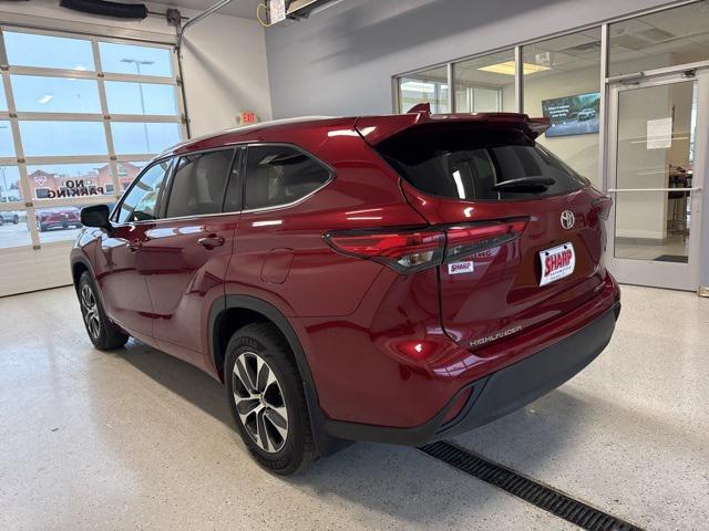 used 2022 Toyota Highlander car, priced at $31,998