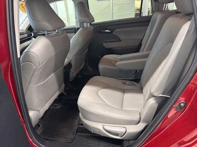 used 2022 Toyota Highlander car, priced at $31,998