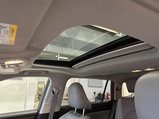 used 2022 Toyota Highlander car, priced at $31,998