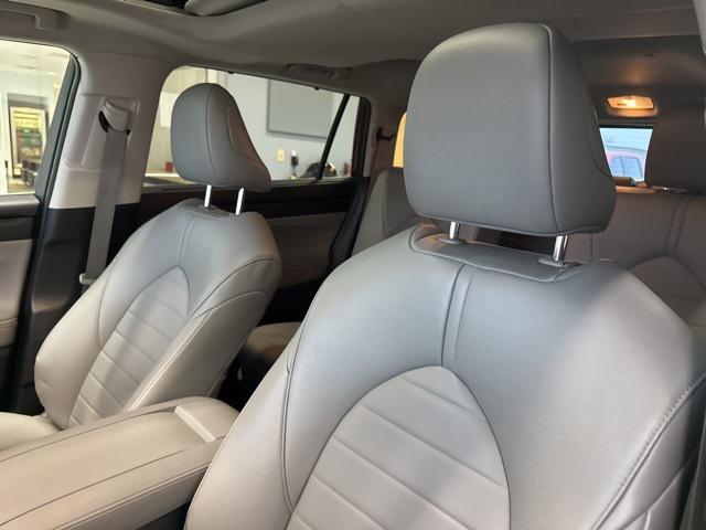 used 2022 Toyota Highlander car, priced at $31,998