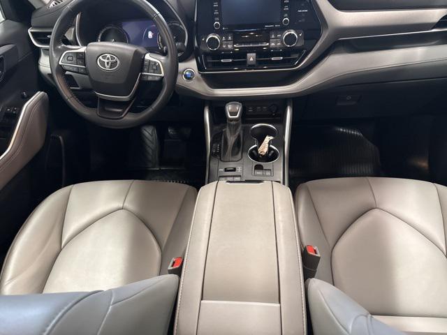 used 2022 Toyota Highlander car, priced at $31,998