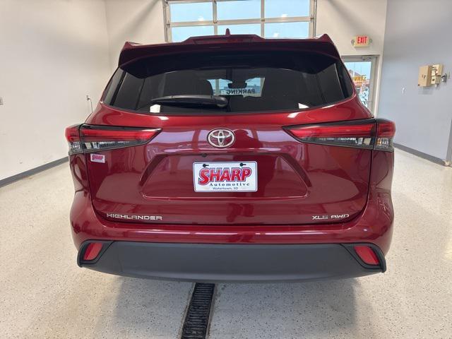 used 2022 Toyota Highlander car, priced at $31,998