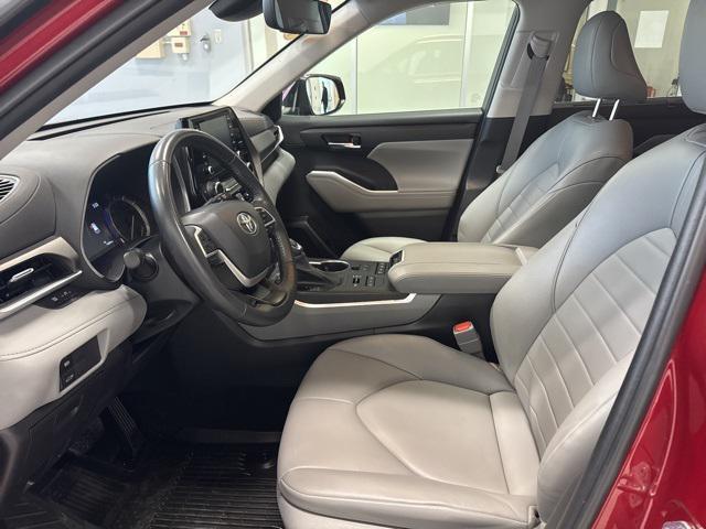 used 2022 Toyota Highlander car, priced at $31,998