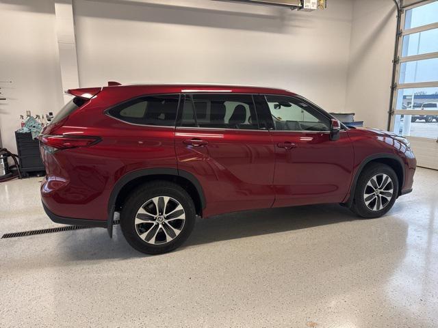 used 2022 Toyota Highlander car, priced at $31,998