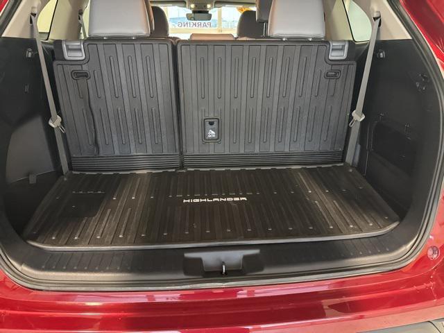 used 2022 Toyota Highlander car, priced at $31,998