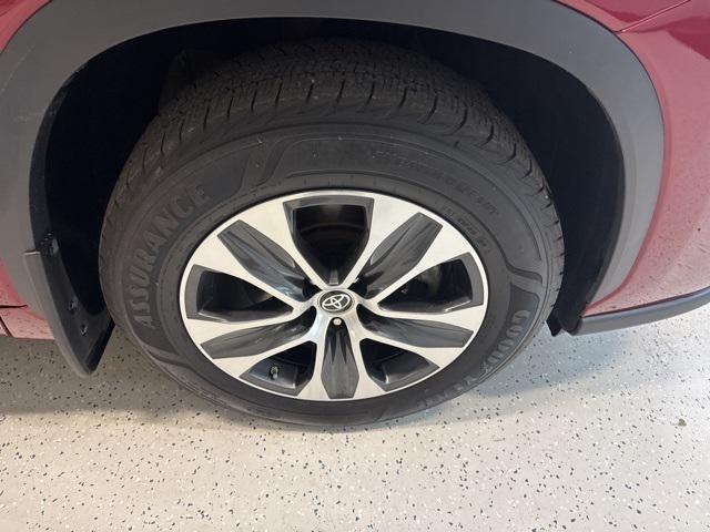 used 2022 Toyota Highlander car, priced at $31,998