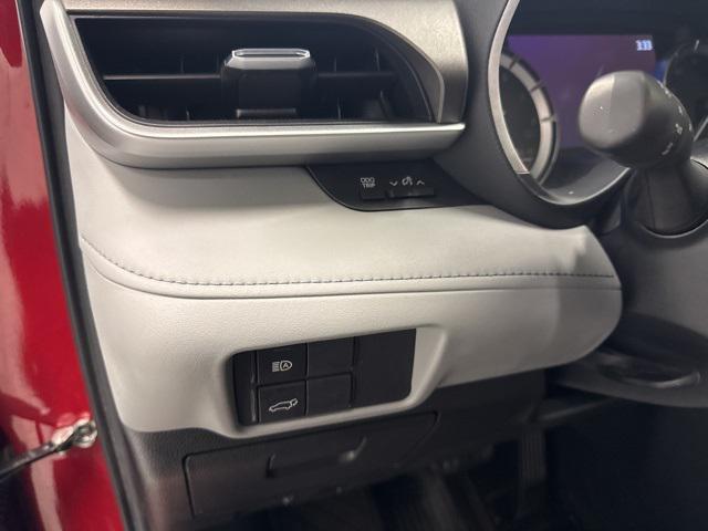 used 2022 Toyota Highlander car, priced at $31,998