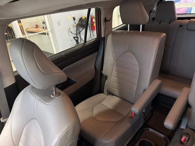 used 2022 Toyota Highlander car, priced at $31,998