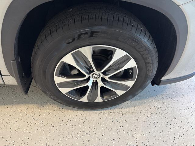 used 2022 Toyota Highlander car, priced at $41,738