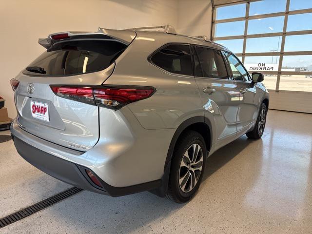 used 2022 Toyota Highlander car, priced at $41,738
