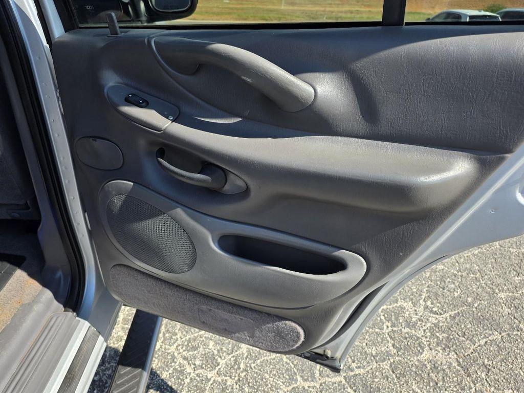 used 2002 Ford Expedition car, priced at $4,991