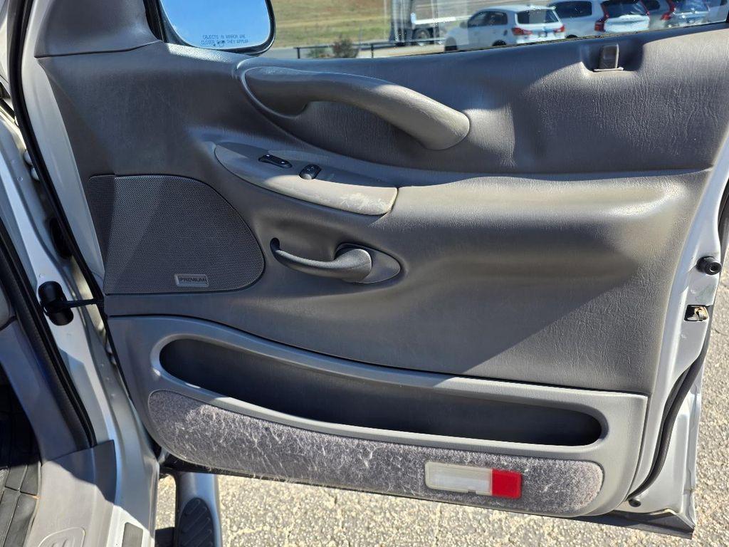 used 2002 Ford Expedition car, priced at $4,991