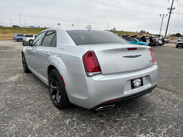 used 2022 Chrysler 300 car, priced at $29,991