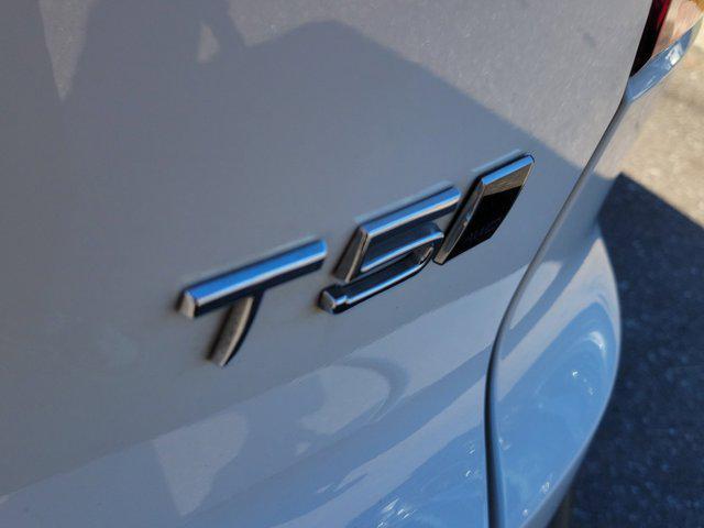 used 2020 Volvo XC40 car, priced at $22,750