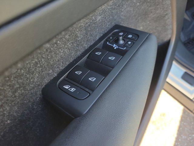 used 2020 Volvo XC40 car, priced at $22,750