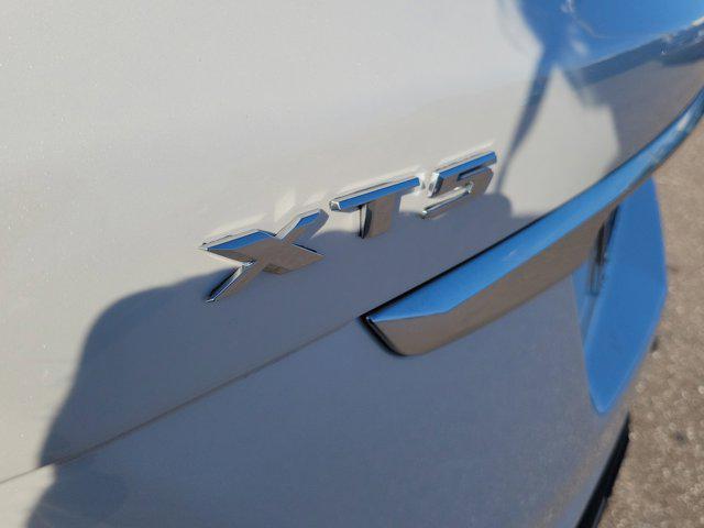 used 2023 Cadillac XT5 car, priced at $36,165