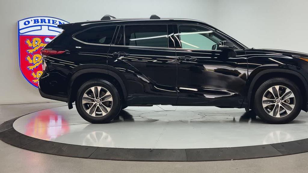 used 2021 Toyota Highlander car, priced at $25,400