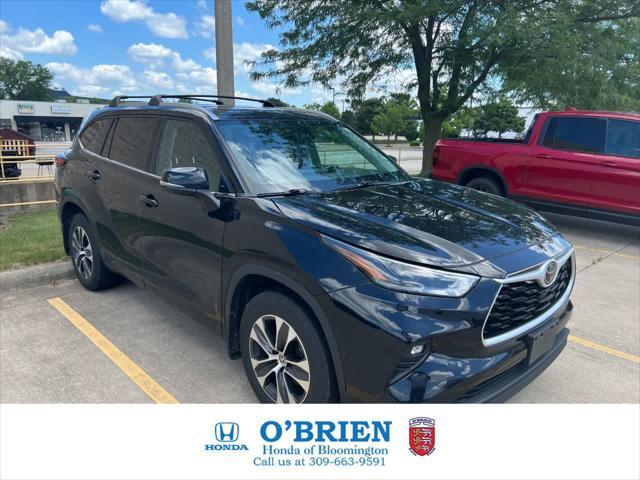 used 2021 Toyota Highlander car, priced at $26,500