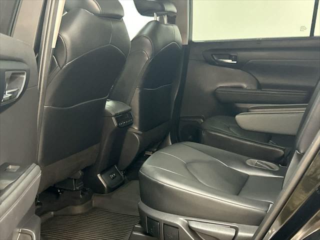 used 2021 Toyota Highlander car, priced at $26,500