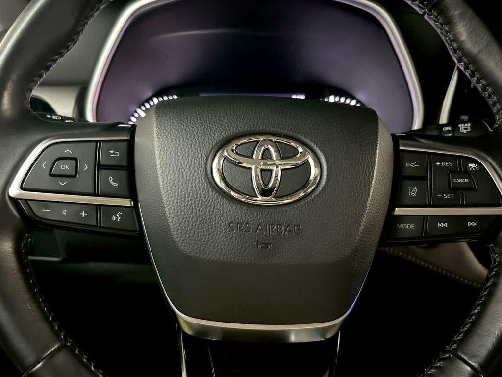 used 2021 Toyota Highlander car, priced at $25,400