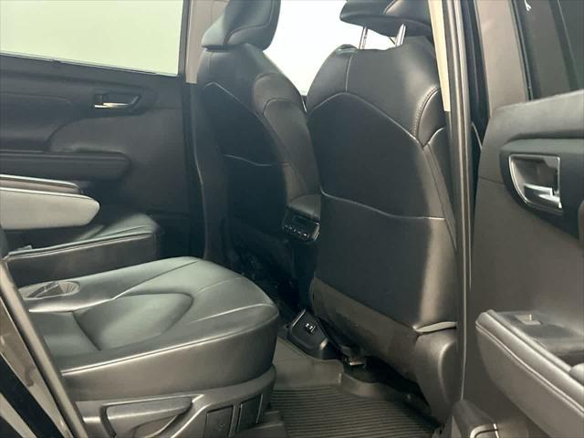 used 2021 Toyota Highlander car, priced at $26,500