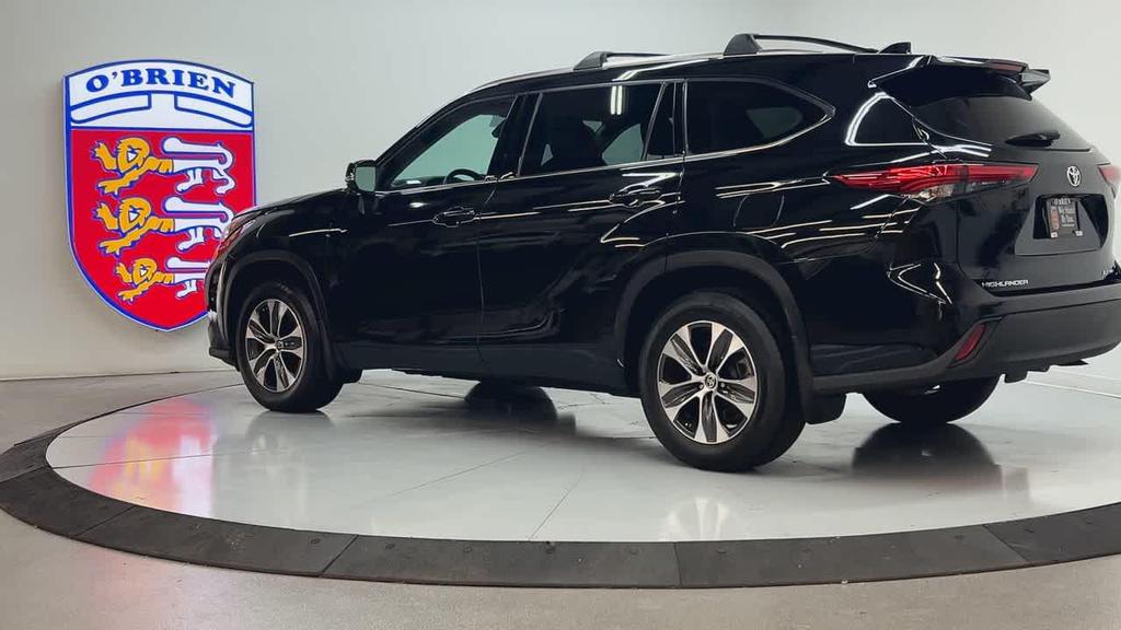 used 2021 Toyota Highlander car, priced at $25,400