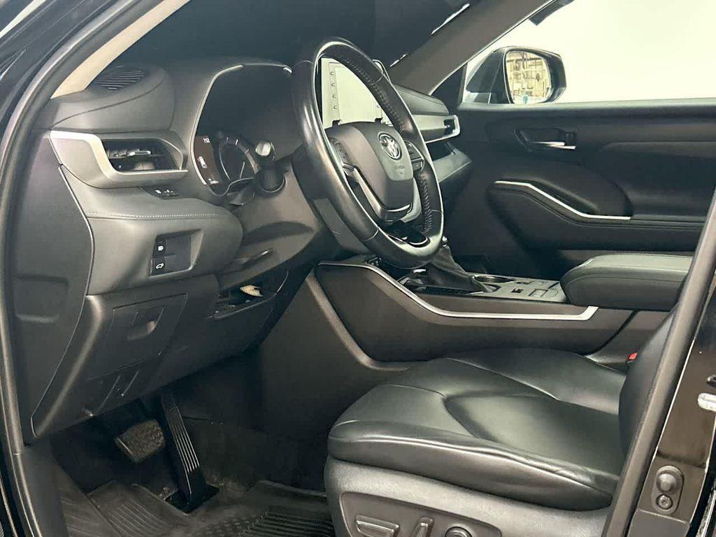 used 2021 Toyota Highlander car, priced at $25,400