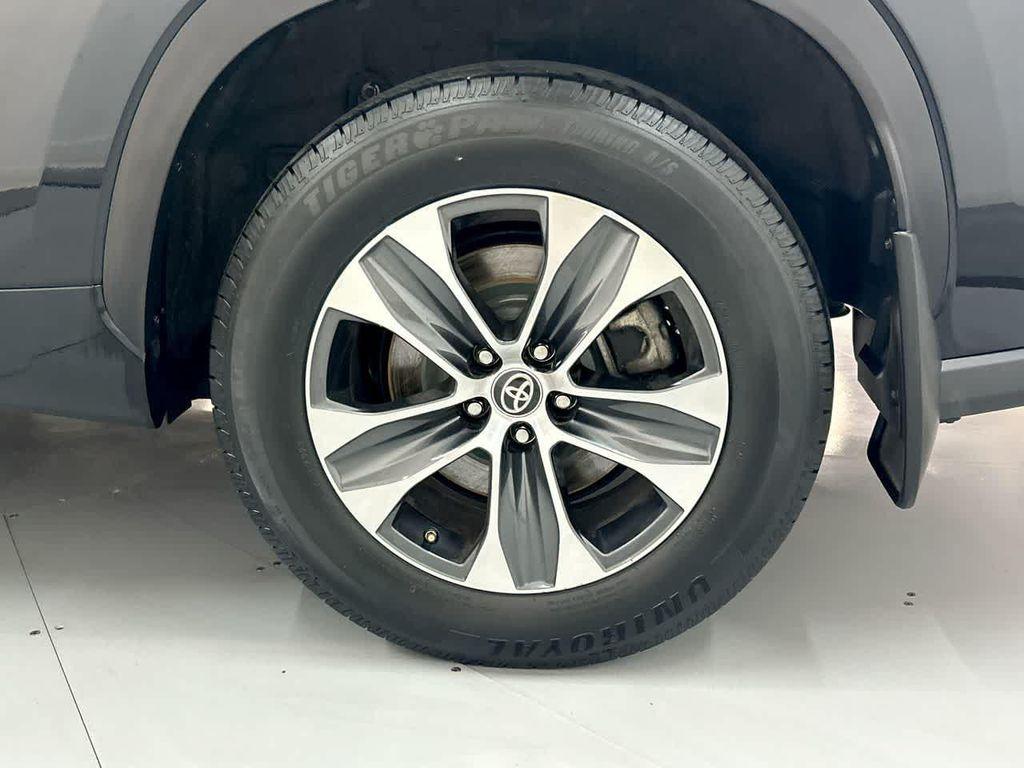 used 2021 Toyota Highlander car, priced at $25,400