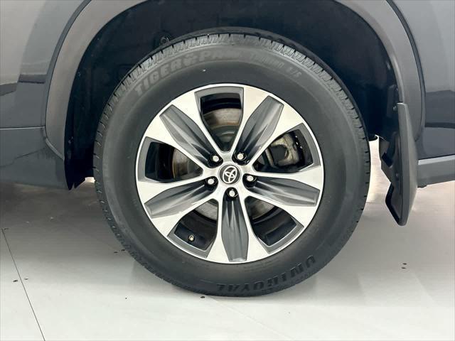 used 2021 Toyota Highlander car, priced at $26,500