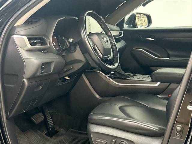 used 2021 Toyota Highlander car, priced at $26,500