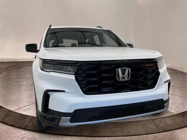 new 2025 Honda Pilot car, priced at $51,250