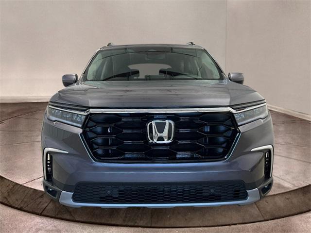 new 2025 Honda Pilot car, priced at $50,695