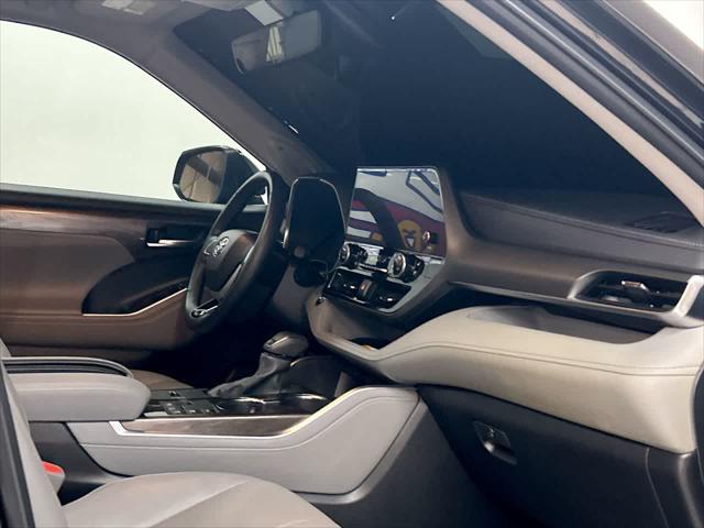 used 2023 Toyota Highlander Hybrid car, priced at $43,500